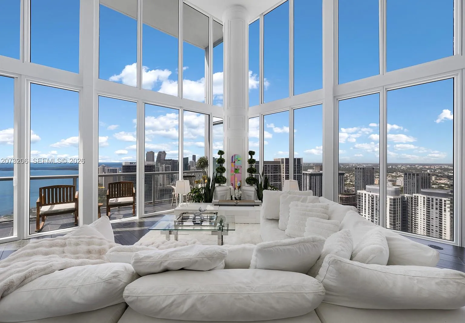 Marinablue Condo — Photo 1