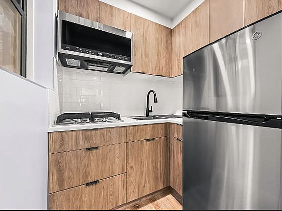 4th image of 453 W 48th St #2C