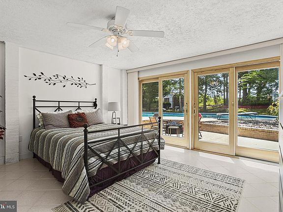 3rd image of 4213 Sandwich Cir