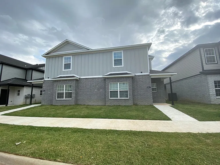 766 S Amarillo Ave — Photo 2