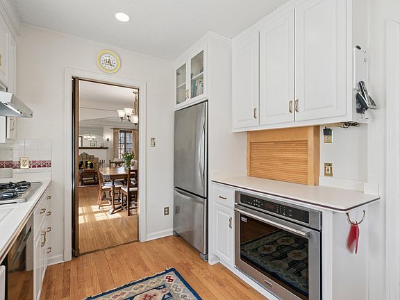 5th image of 49 Sheridan Ave S