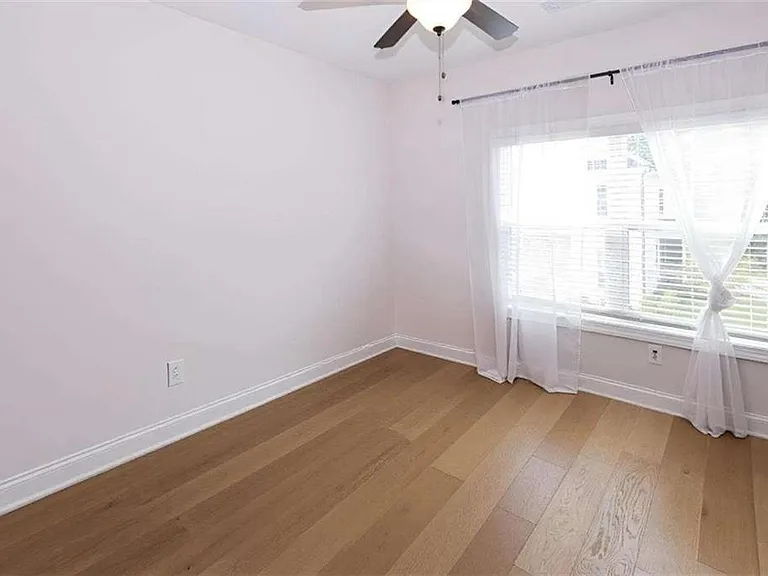 1860 Commons Pl NW — Photo 11