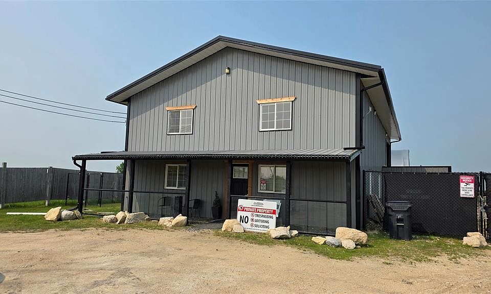 1st image of 748 Blackdale Rd
