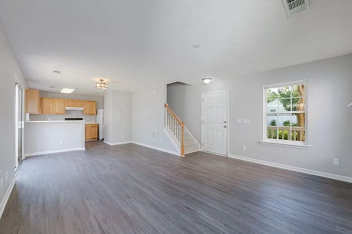 641 W Oaks Dr — Photo 6
