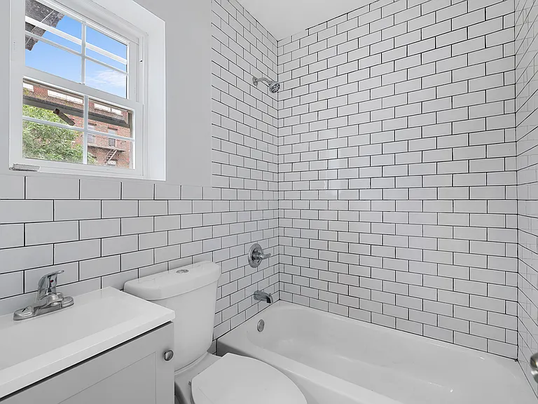 22-80 Steinway St #2R — Photo 5