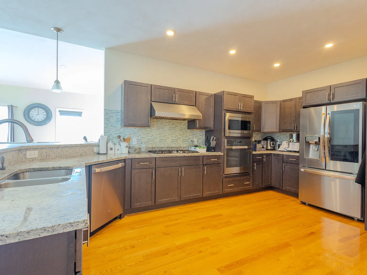 3 bed, 2.5 bath, 2092 sqft, $4,000 — Photo 3