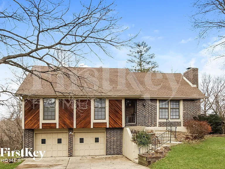 7714 NW 69th Ter — Photo 3
