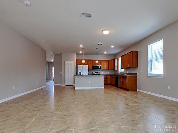 5th image of 704 Citrus Isle Dr