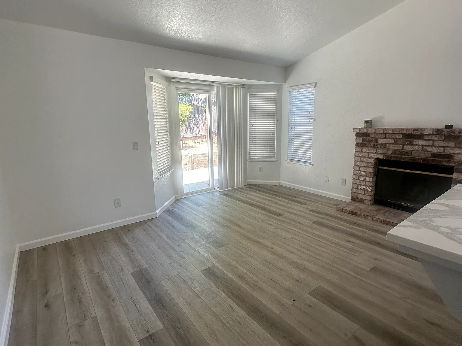 3 bed, 1439 sqft, $2,650 — Photo 4