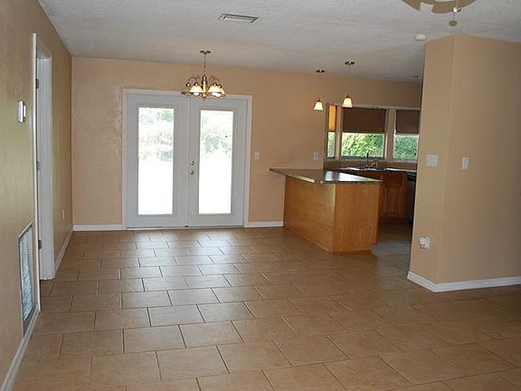 4th image of 32823 Forest Ave