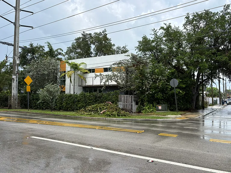 6345 SW 62nd Ave — Photo 3