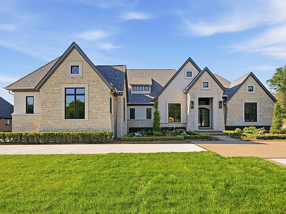 3rd image of 5803 Cotswold Dr #17