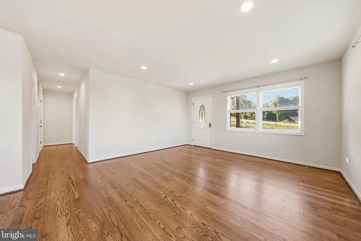 4 bed, 1725 sqft, $3,650 — Photo 3