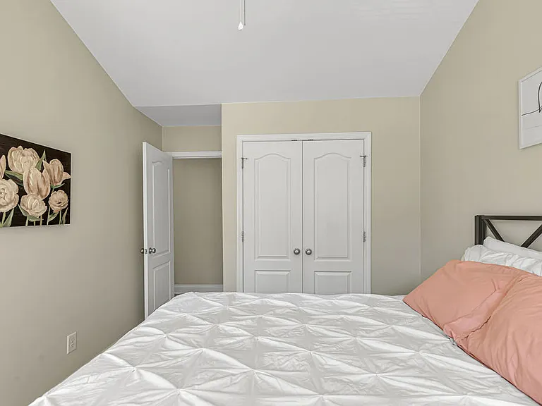 218 Maidstone Dr — Photo 25