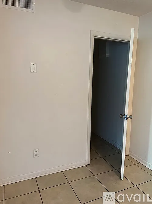 1 bed, 350 sqft, $845 — Photo 4