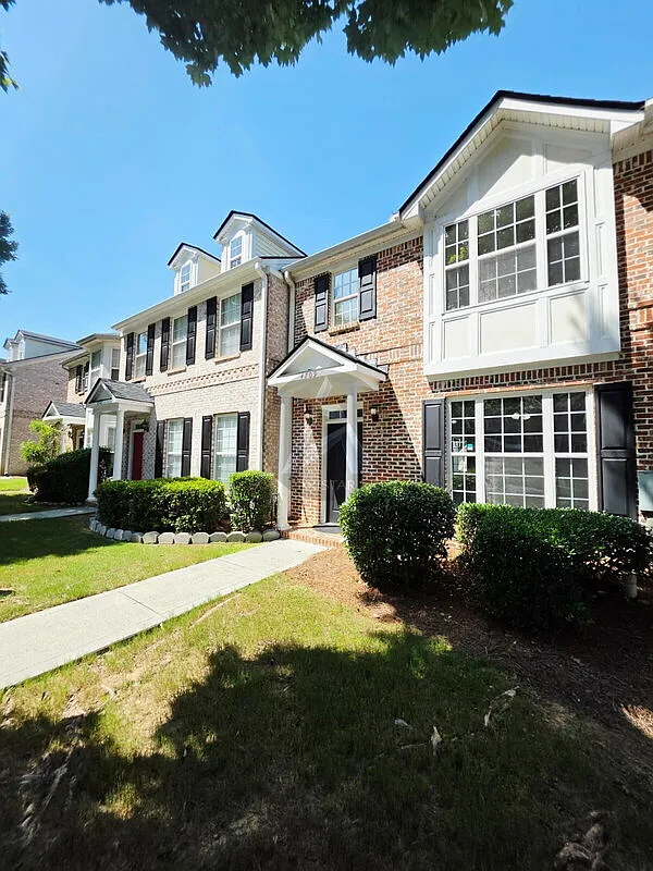 2 bed, 2.5 bath, 1470 sqft, $1,925 — Photo 2