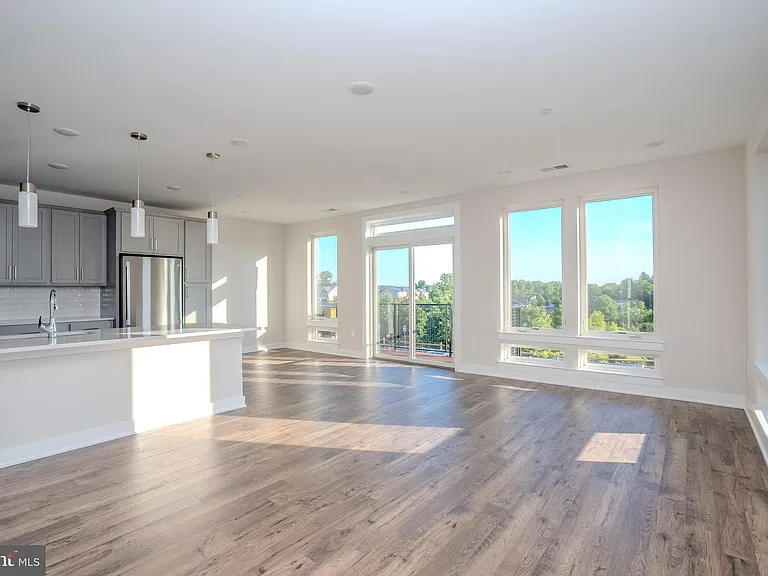 112 Village Dr — Photo 7