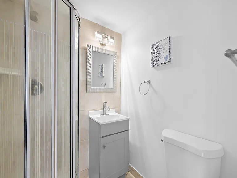 2200 NE 33rd Ave #2D — Photo 8