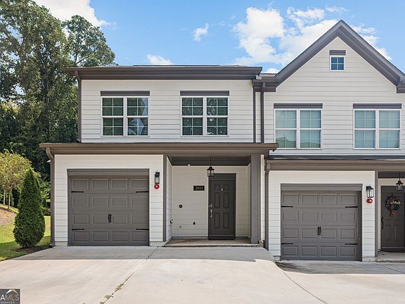 2nd image of 2893 Royal Heights Dr