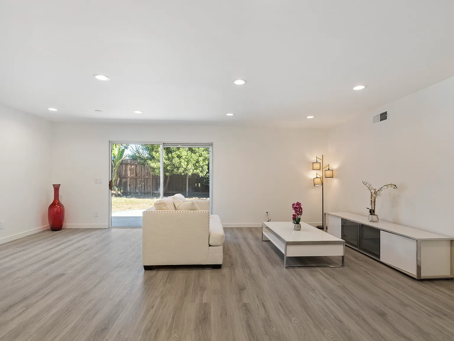 3 bed, 1500 sqft, $4,500 — Photo 2