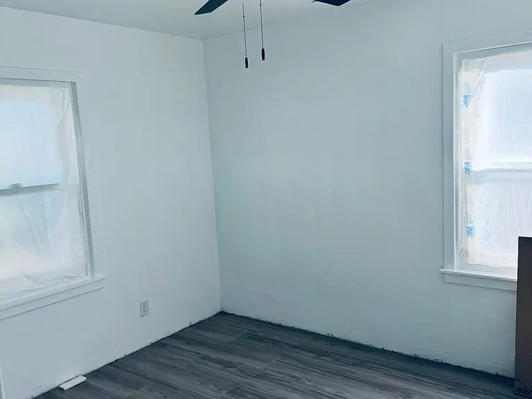 112 W Howard Ave — Photo 3