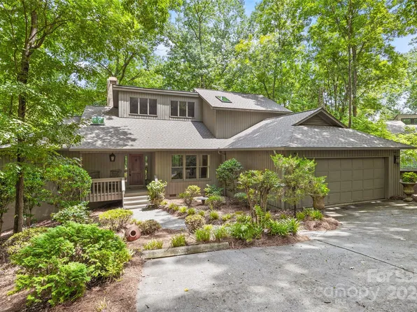 1 Heritage Ct, Lake Wylie, SC 29710