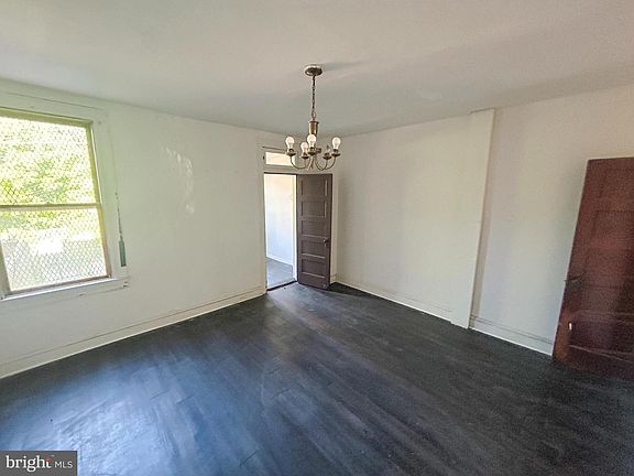 5th image of 12 N Abington Ave