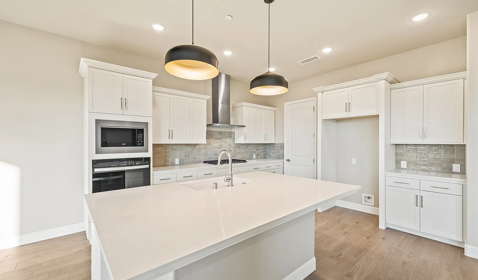 4 bed, 2278 sqft, $3,550 — Photo 3