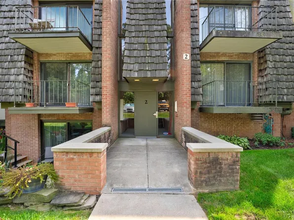 214 Forest Green Dr, Coraopolis, PA 15108