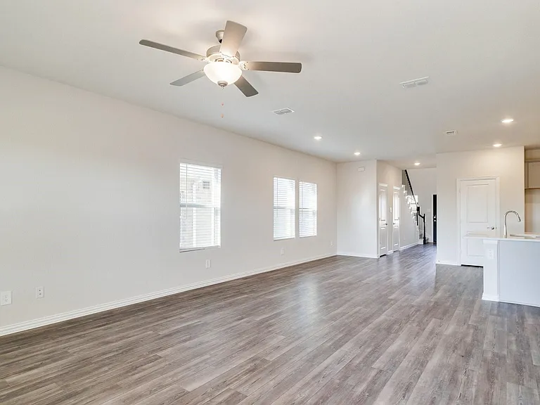 4816 Hunter Hurst Dr — Photo 6
