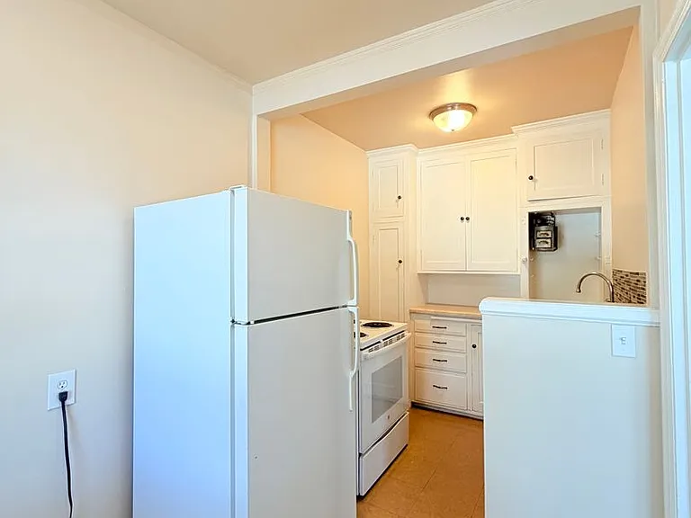 Spacious Units in a Vintage Brick Building- Walk to Seattle Center, Shops,and Restaurants! — Photo 27