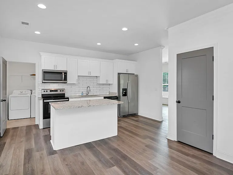 2035 Rosewood Dr #A — Photo 17