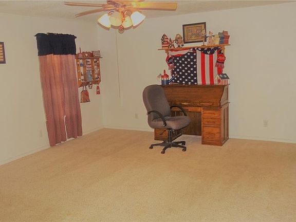 3rd image of 305 Elmwood Dr