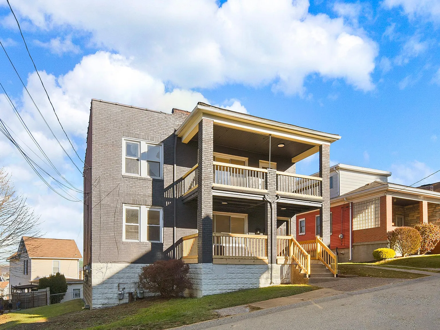 209 Mary St — Photo 2