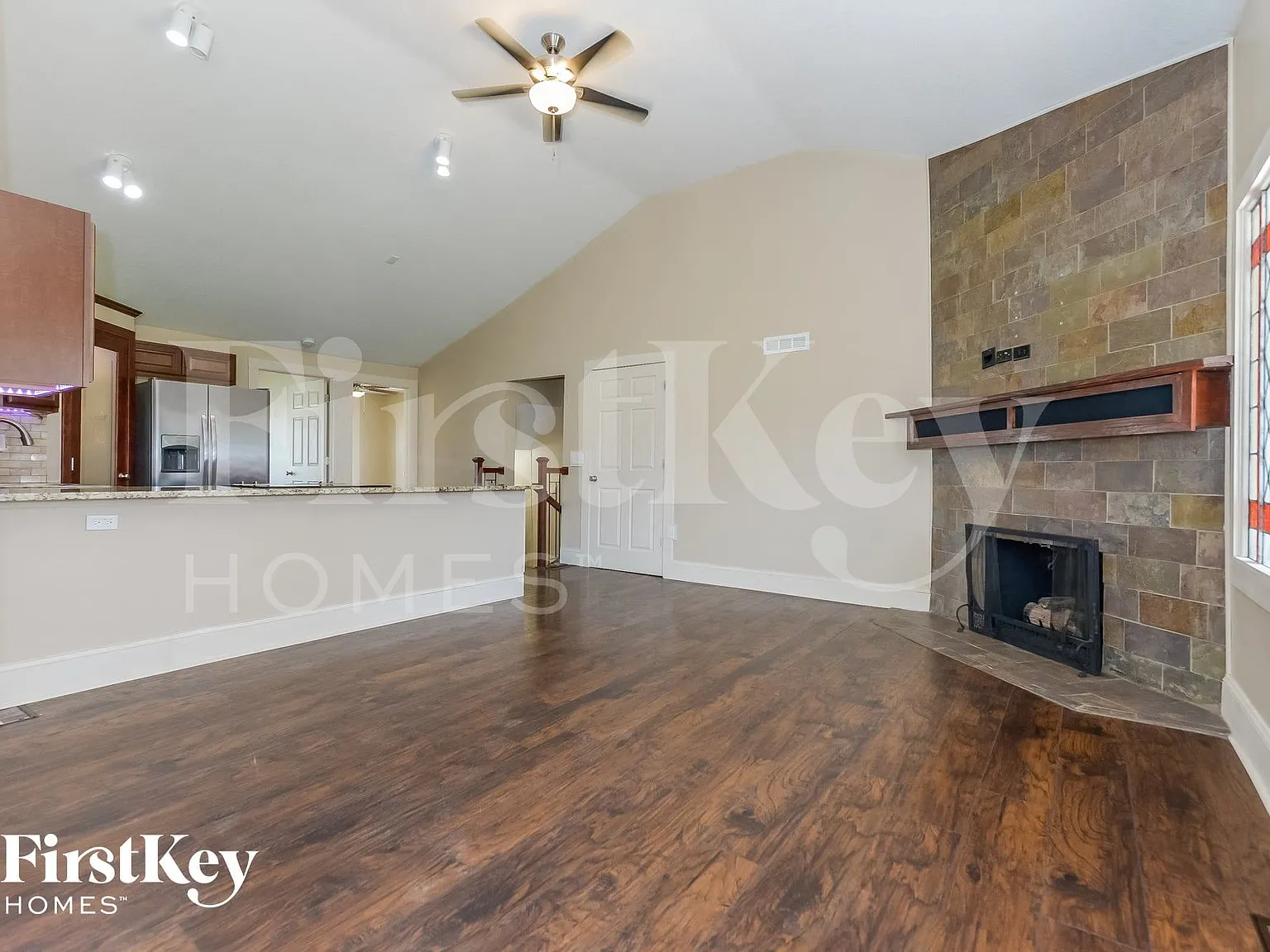3 bed, 2.0 bath, 2600 sqft, $2,305 — Photo 4