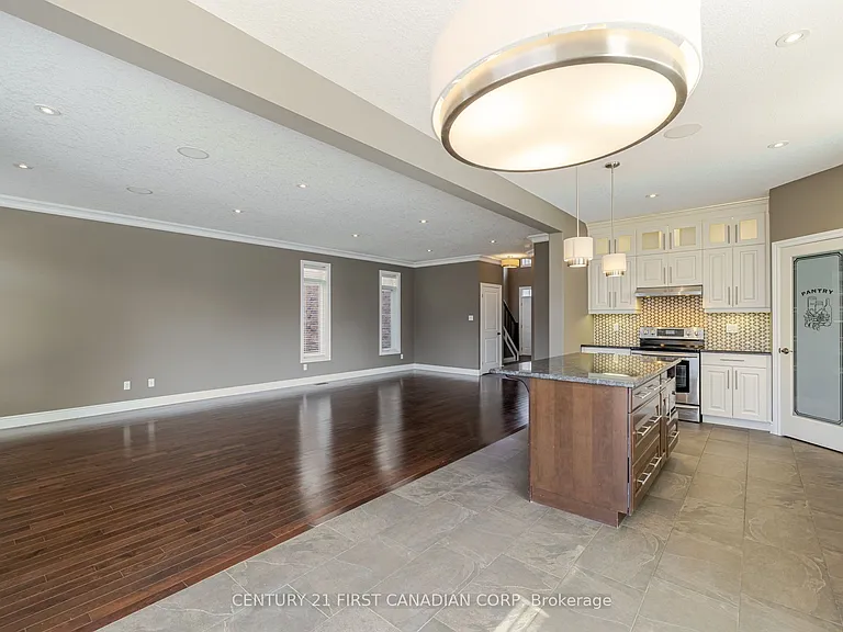 1690 Beaverbrook Ave — Photo 10