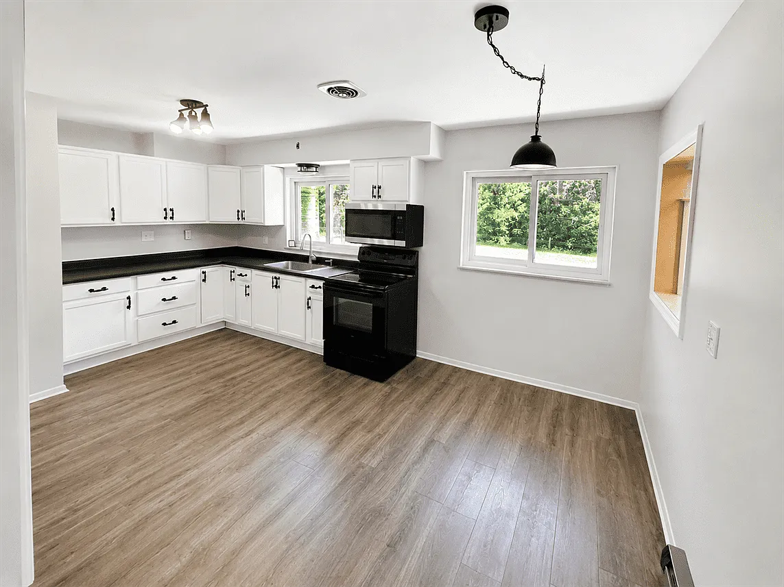 4 bed, 1800 sqft, $2,595 — Photo 3