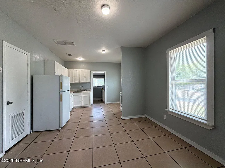 7210 Elwood Ave — Photo 4