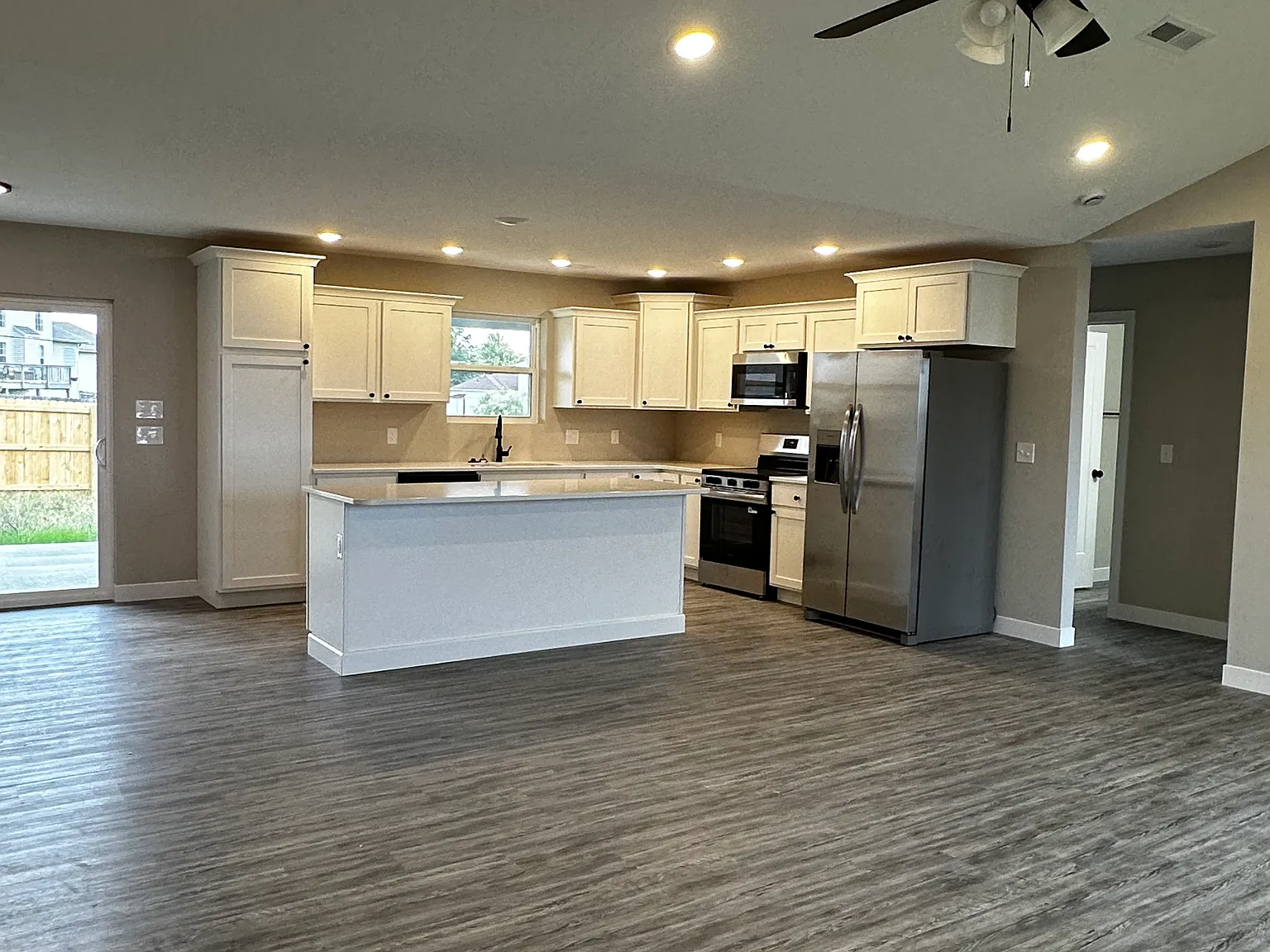 3 bed, 1592 sqft, $2,200 — Photo 4