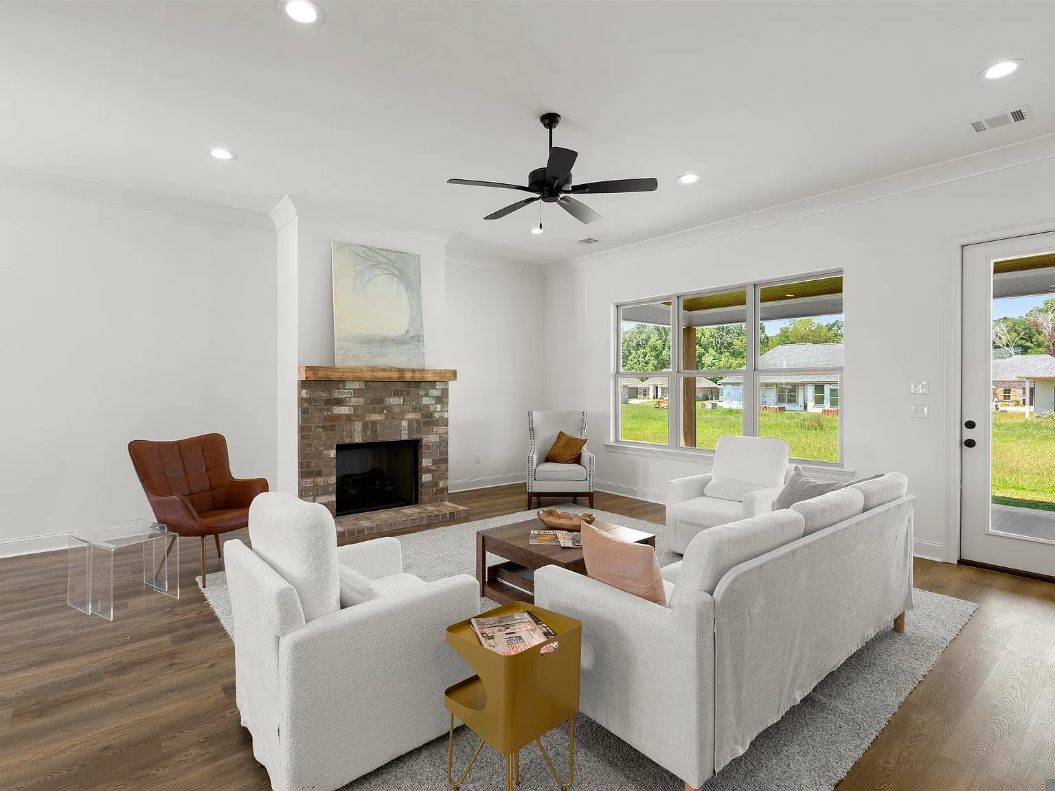 3 bed, 1992 sqft, $1,990 — Photo 3