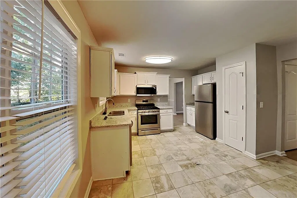 4 bed, 2.5 bath, 1863 sqft, $1,950 — Photo 4
