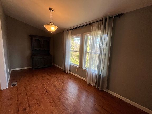 5th image of 104 Woodlawn Dr