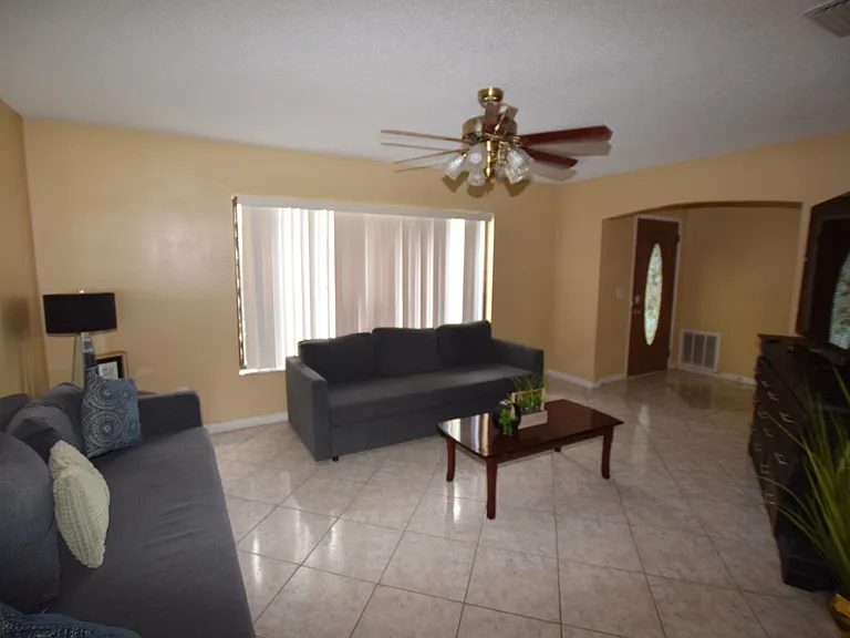 1090 Jason Ridge Ct — Photo 12