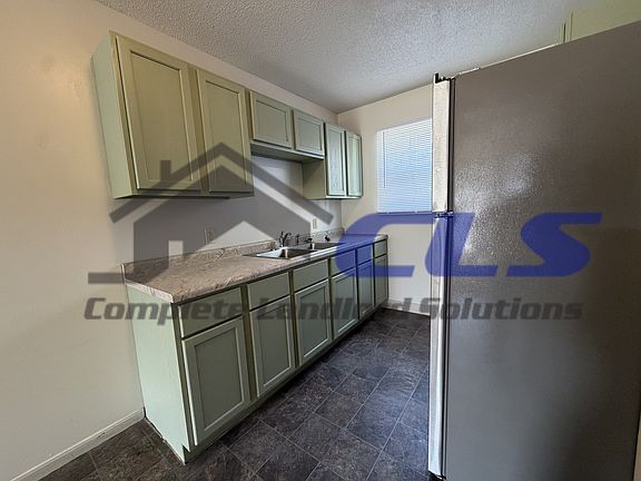 2nd image of 820 Poplar St APT 6