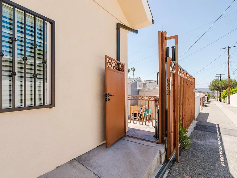 833 E Verdugo Ave — Photo 5