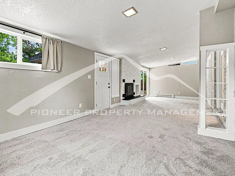 1235 Scranton St — Photo 21