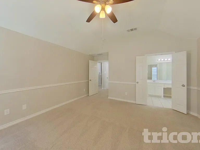 1217 Glencoe Dr — Photo 7