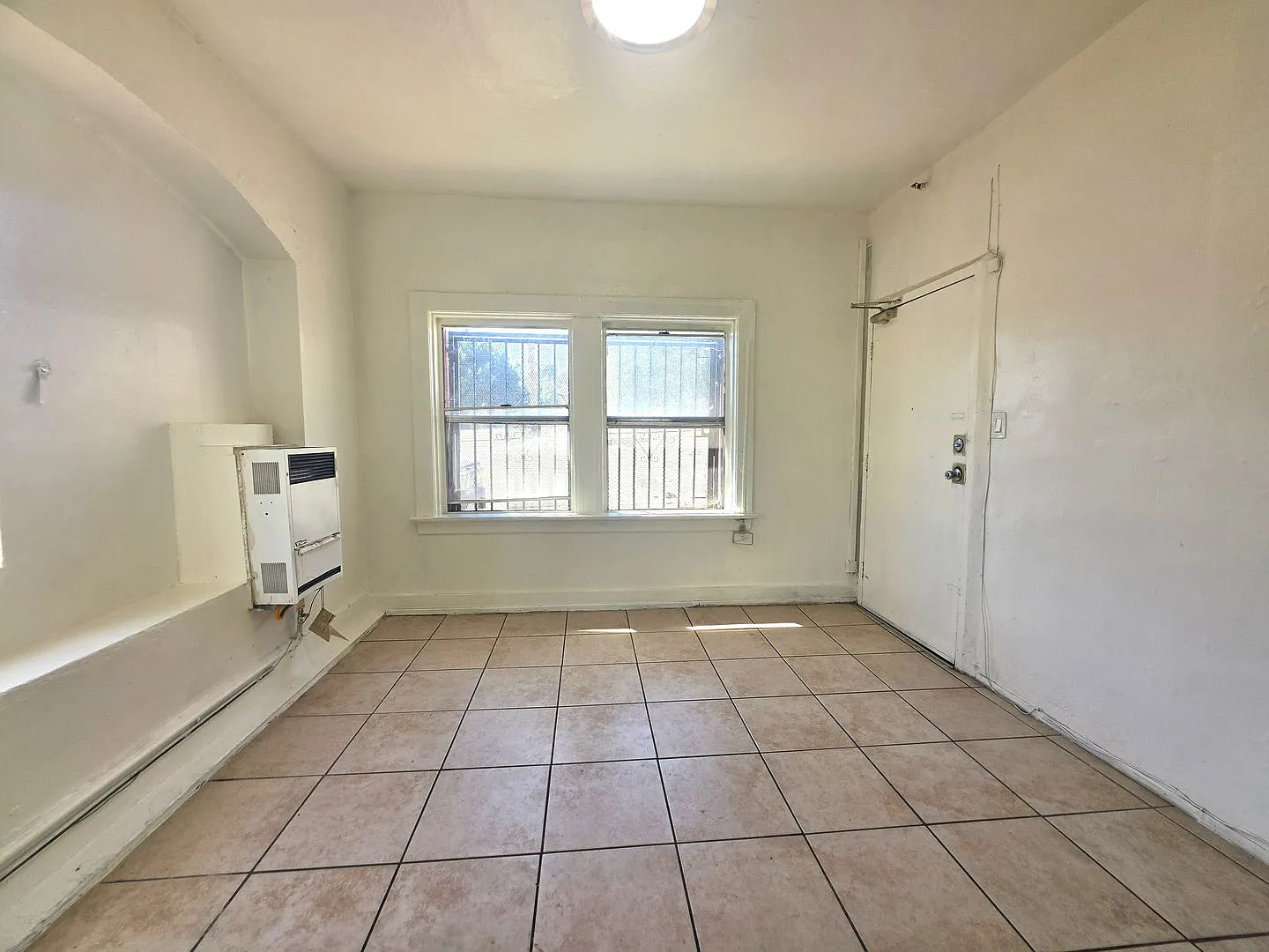 823 UNION APTS — Photo 4