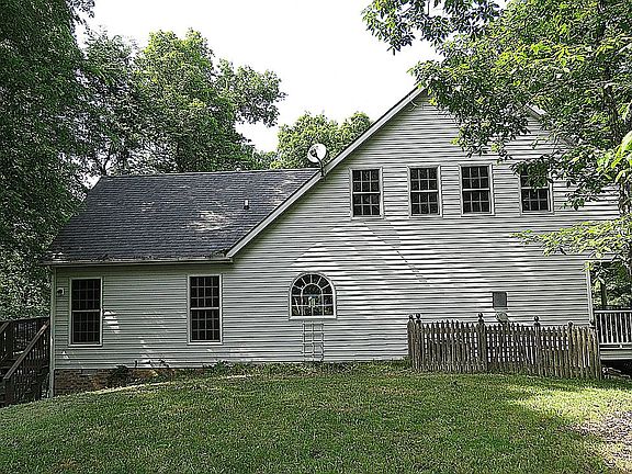 Side yard opposite driveway 
