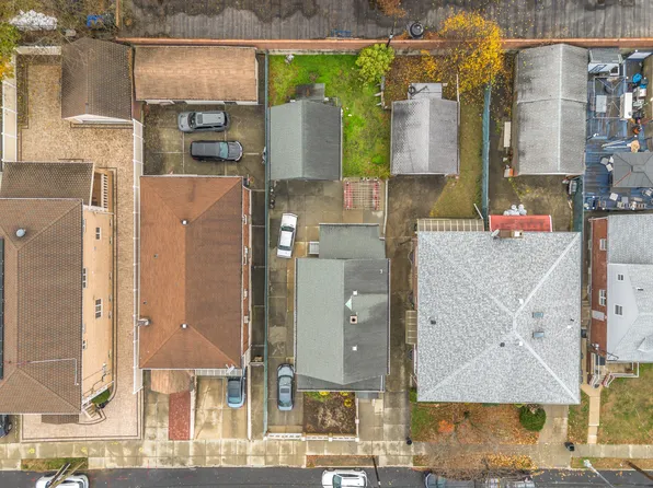 84-22 Daniels Street image 24 of 26